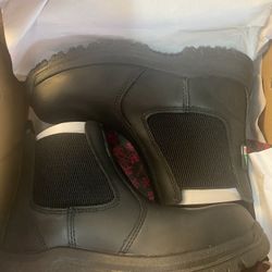 Moxie girls work boots 