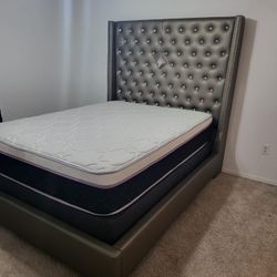 NEW QUEEN PILLOW TOP MATTRESS and BOX SPRING. Bed frame not included 👍