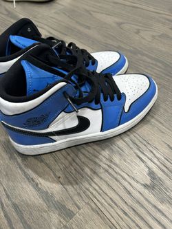 Signal Blue Jordan 1 Mids 