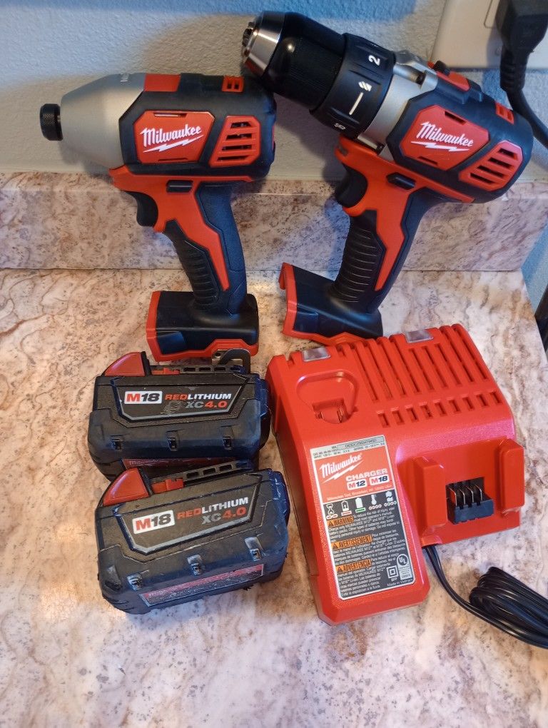 impactos Milwaukee M18 Con Batería Y Cargador