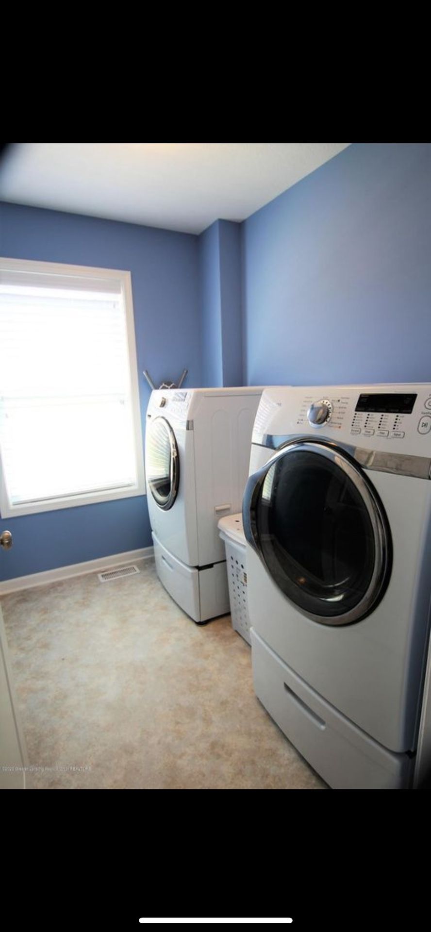 Samsung Front Load Washer & Dryer With Stands 