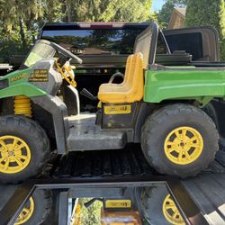 Peg-Perego John Deere Gator XUV 550 Battery-Powered Vehicle for Kids