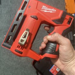 Milwaukee M12 Stapler Gun