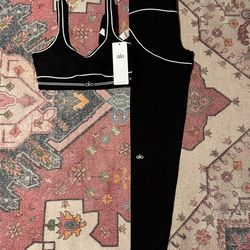 Black And White Alo Yoga Set