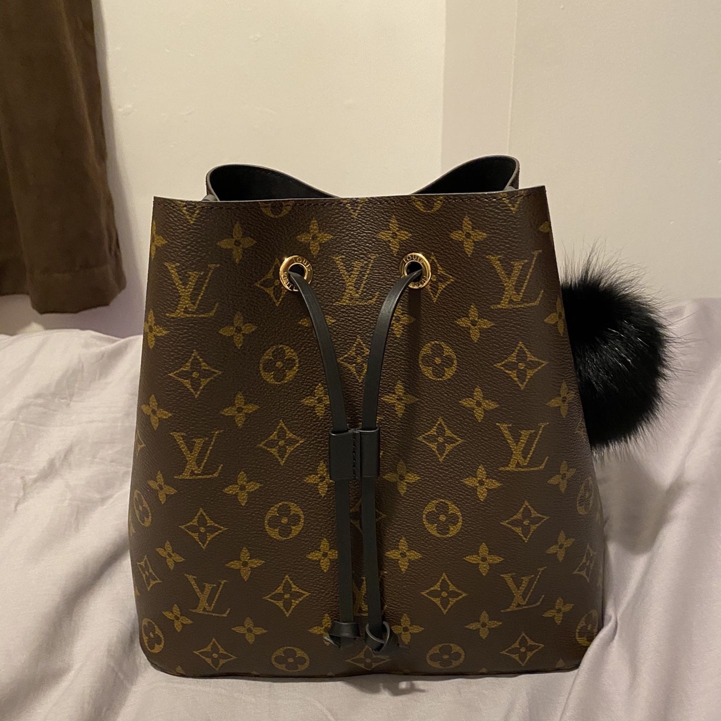 Authentic Louis Vuitton Neonoe MM Bag