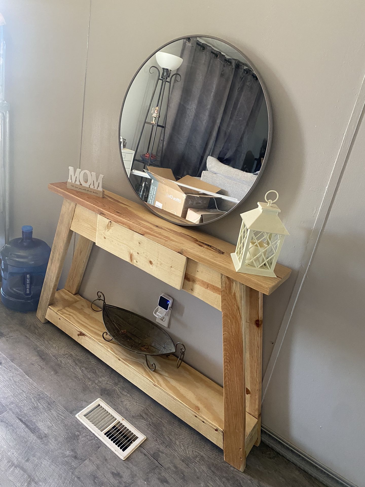 Pretty Practi table / NEW