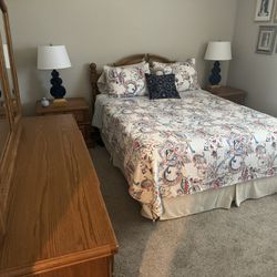 Gorgeous Solid oak 5-Piece Bedroom Set