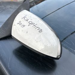 Kia. Óptima.    Mirrow   BMW.     3 Series.   R. Side 