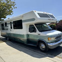2001 Lazy Daze E450 30ft island bed low hours low miles