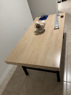 Light Wood Dining Table. New Condition!