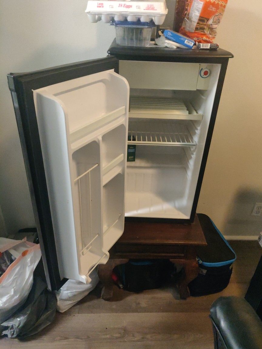 Small Refrigerator for Sale in Los Angeles, CA OfferUp