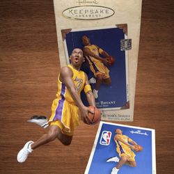 KOBE BRYANT HALLMARK HOOP STARS KEEPSAKE ORNAMENT W/ A COLLECTOR CARD. 2003
