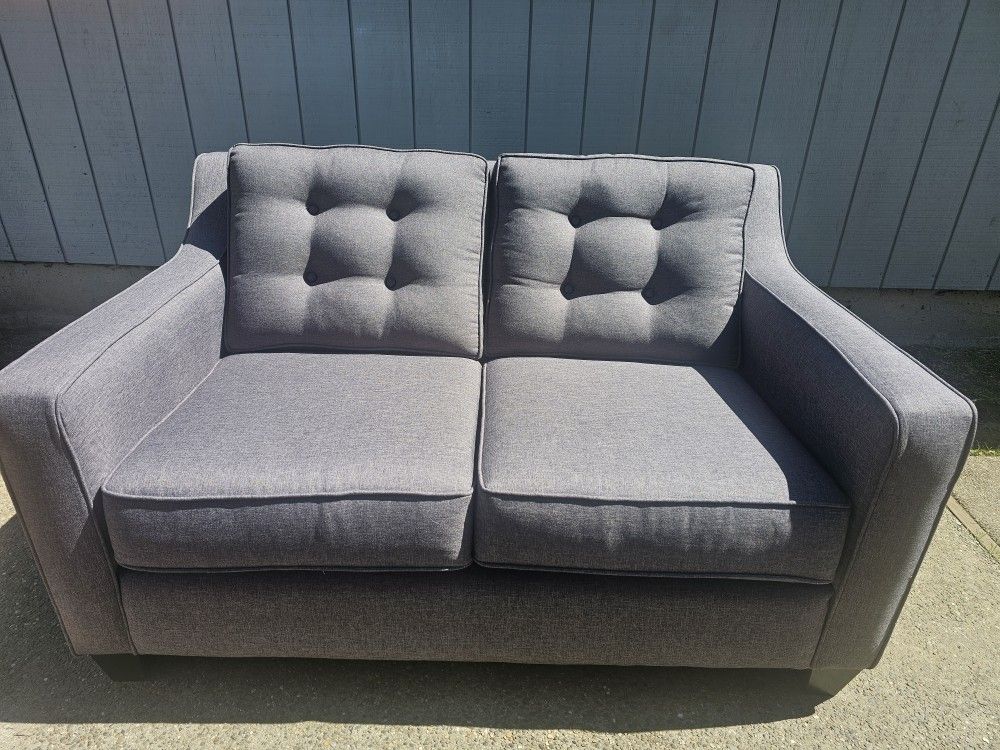 Loveseat/couch