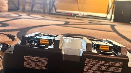 Makita Dual Port Battery Charger