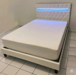 Camas modernas con luces LED