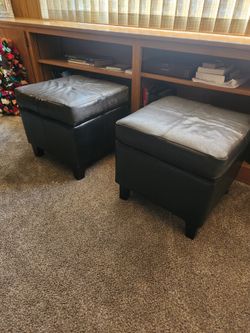 Set of ottomans (2)