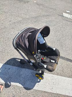 Doona Infant Car Seat/Stroller & Base  Black