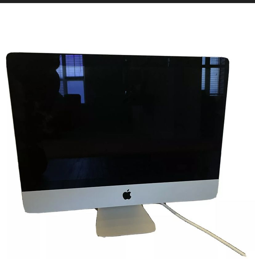 Apple iMac 21.5” Desktop Intel I5 Qu