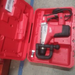 Milwaukee
SDS-MAX Demolition Hammer