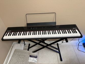 Piano + stand