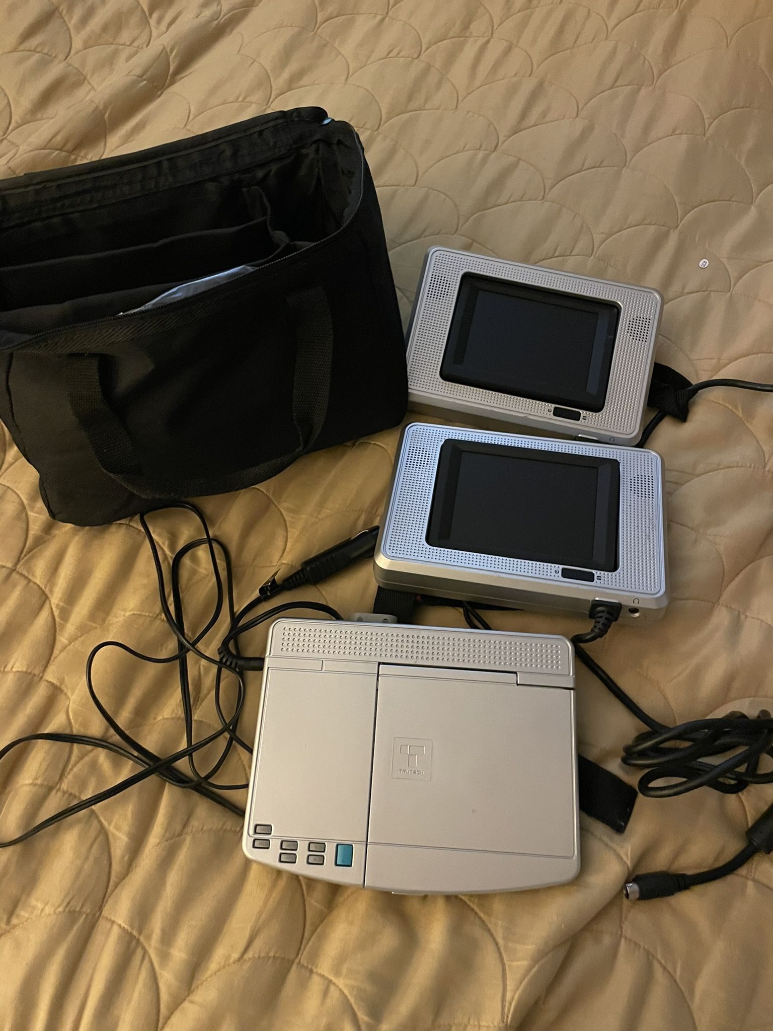 Portable DVD Player (Dual)