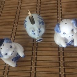 group of 3 pigs. Porcelain salt and pepper shaker and toothpick holder
