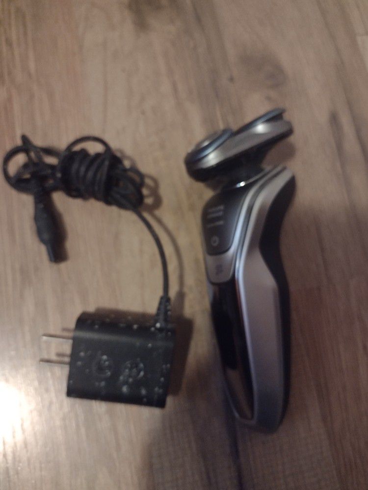 Philips Shaver W/ Charger