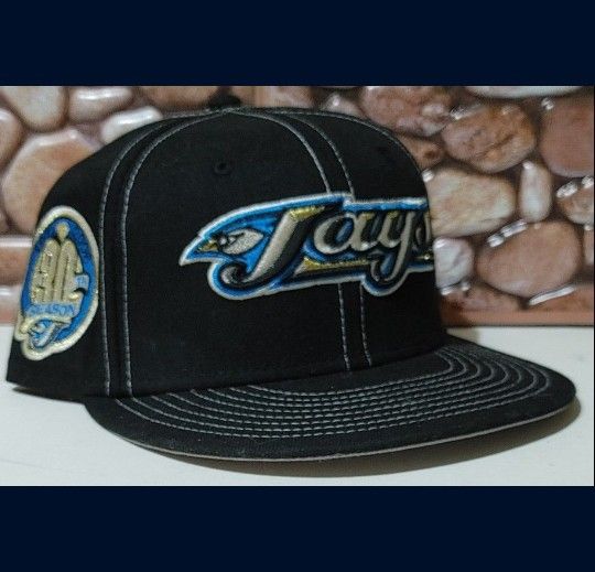 Toronto Blue Jays Size 7 New Era 59FIFTY BLACK W/ WHITE STITCHING Hat (NW/OT) UNWORN!π Please Read Description.