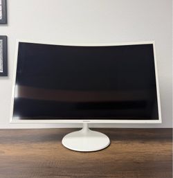 32" Samsung Curved Monitor High Resolution**Only $299