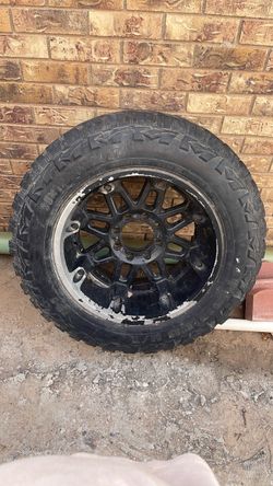 35x12.50R20  red dirt road Mt 8 lug 1 Tire