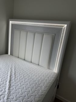 Bob’s Furniture White LED Bed queen bed set