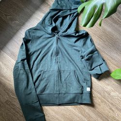 Vuori & Calia Clothing- 5 Items, Small