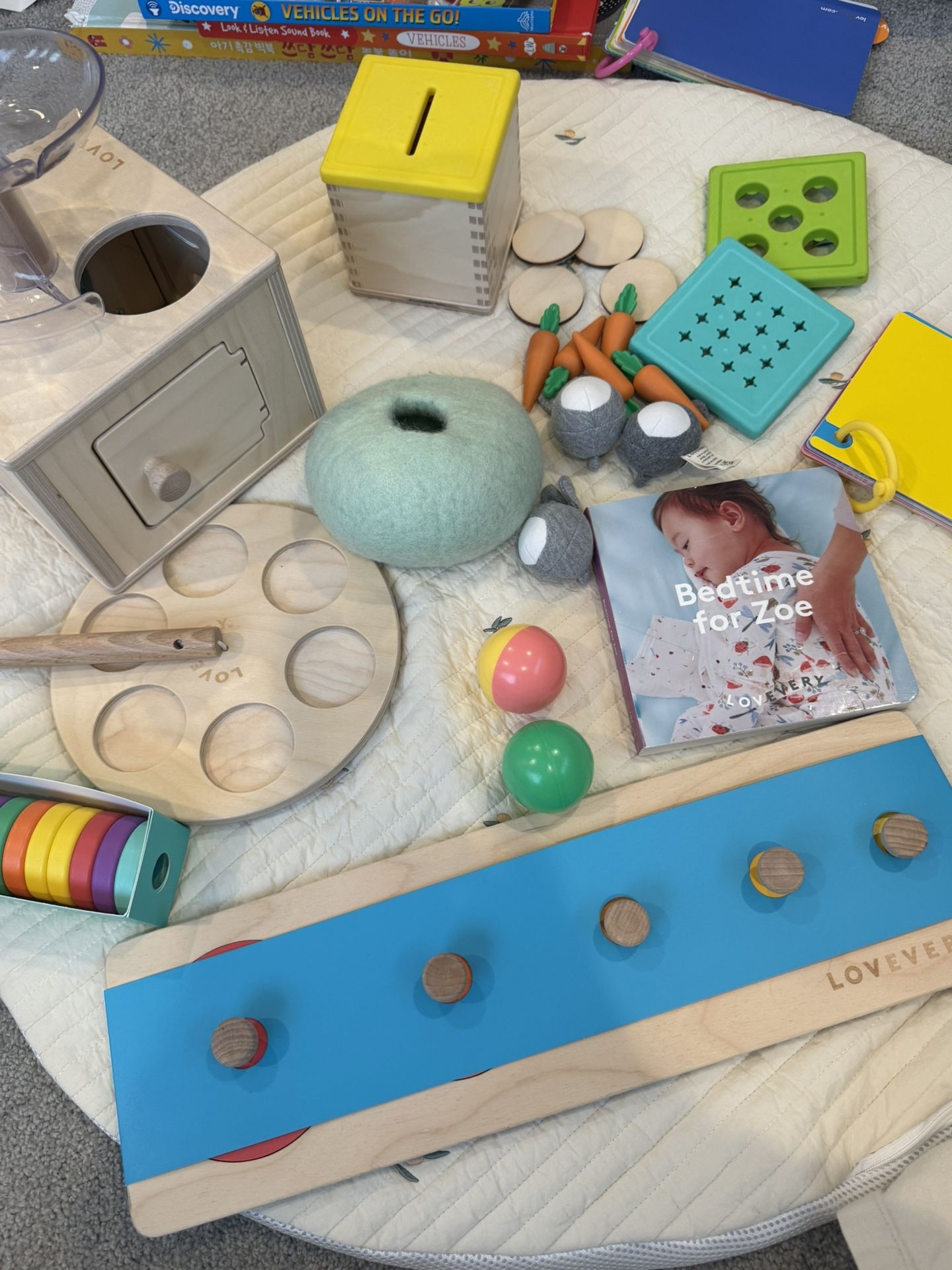 Lovevery : Months 13 14 15 The Babbler Play Kit