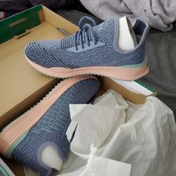 Puma sneakers , brand new shoes, size 9