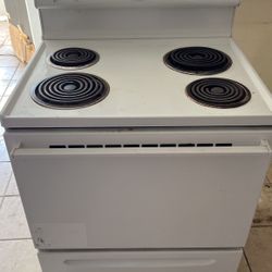 Fridgeaire Stove