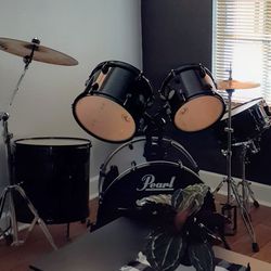 Pearl Brand Drumset