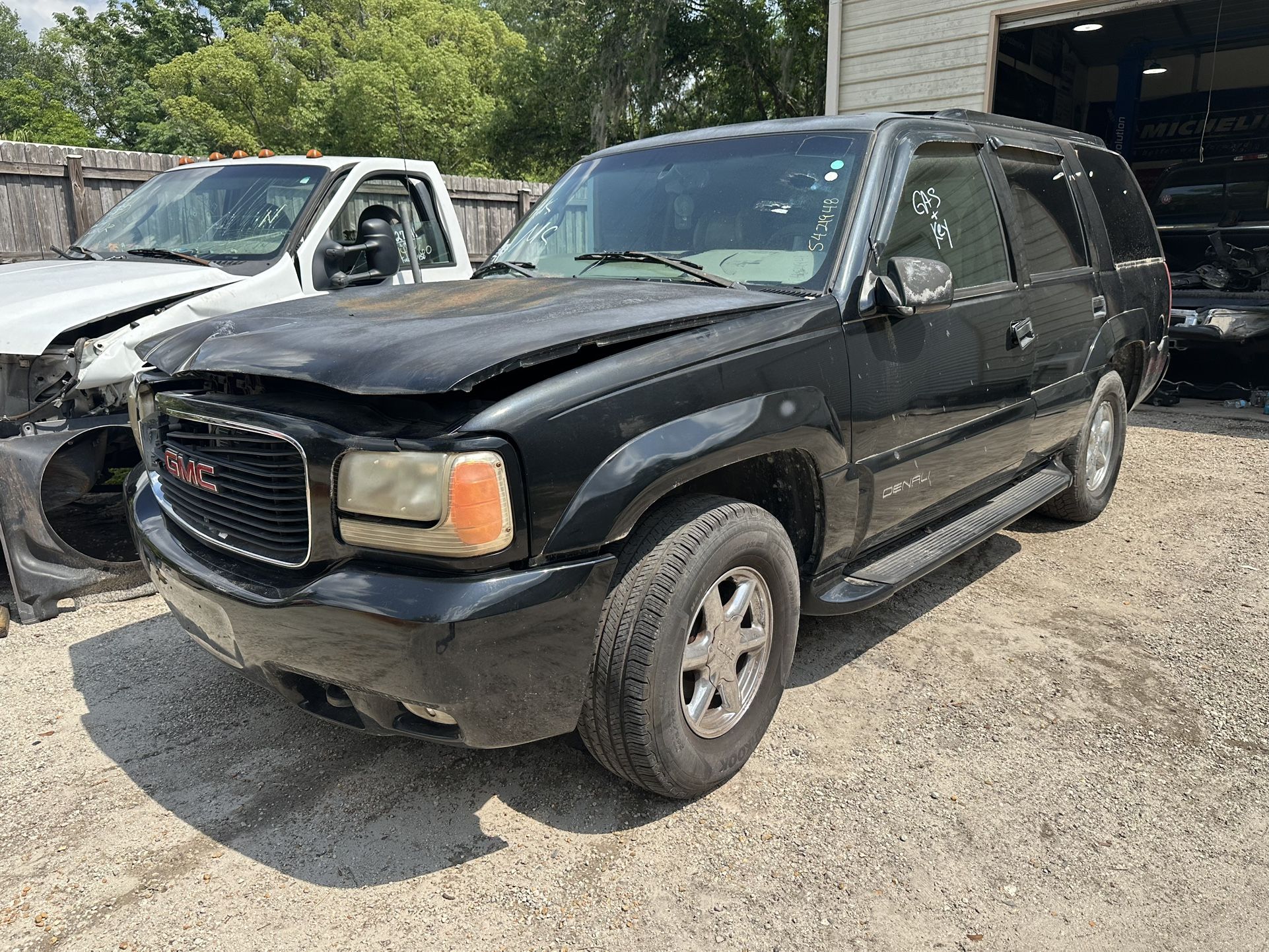 2000 GMC Yukon Denali Parting Out (for Parts)