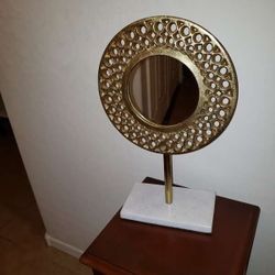 VINTAGE ROUND GOLD METAL MARBLE STONE BASE STANDING PEDESTAL VANITY MAKEUP MIRROR ACCENT TABLE DECOR
