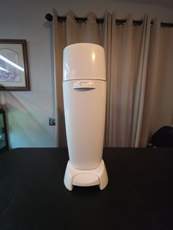 Diaper Genie Complete Diaper Pail (White)