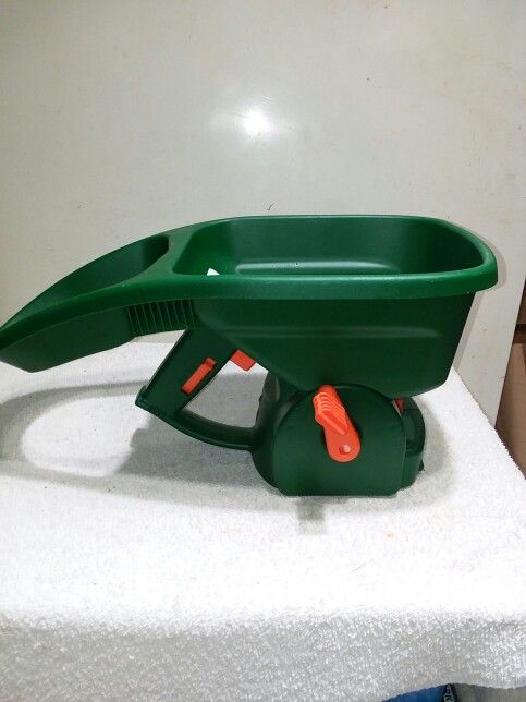 Scott's Fertilizer Seed Spreader