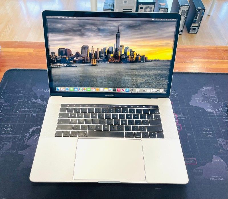 Apple MacBook Pro 15” 2018 2.6Ghz 6CORE i7 16GB 500GB Radeon Pro 560X Graphics