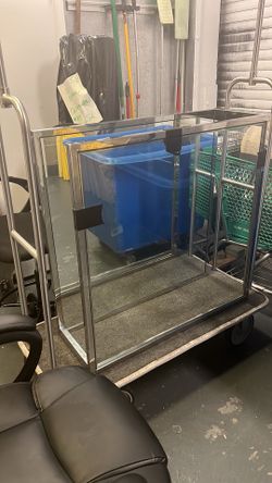 Free center square table