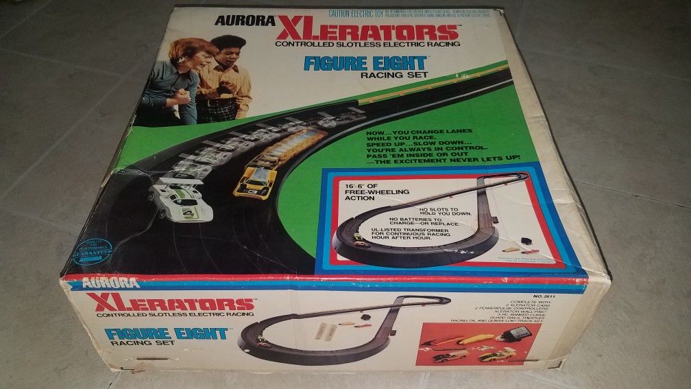 Vintage Aurora Xlerators Figure Eight Racing Car And Various Accessories