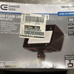 Commercial Electric LED Flood Light – Dusk-to-Dawn (New)