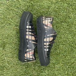 Burberry Shoes 43 (10M)