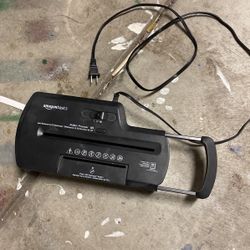 Amazon Basics Paper Shredder
