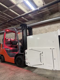 TOYOTA 8FGCU25 5500 lb for sale, 3 stage, clamp EXCELLENT CONDITION
