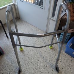 Guardian rolling walker