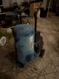 Campbell Hausfeld Reconditioned Oil-Free Wheeled Air Compressor — 8-Gallon Vertical Tank, 2.5 CFM, Model# HG300000RB