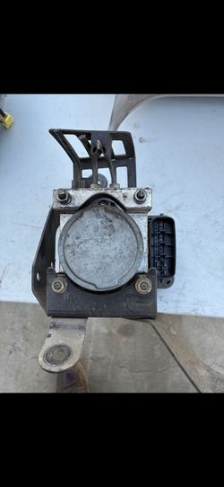 2003-04 Toyota Tacoma ABS Anti-Lock Brake Pump Control Unit Module OEM